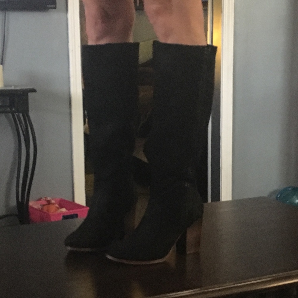 Woman’s Stovepipe Block heel boots